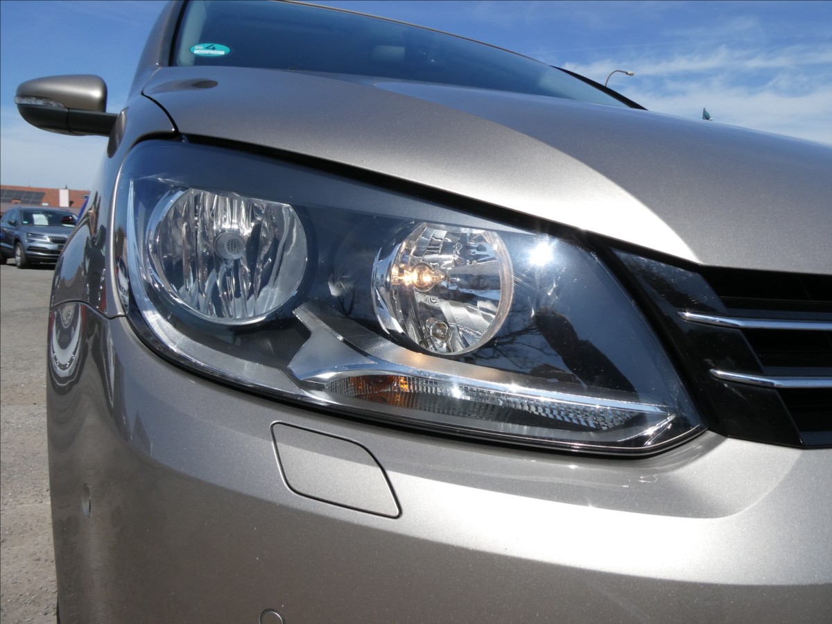 volkswagen-touran-1-6-tdi-life-7-mist-webasto - 4