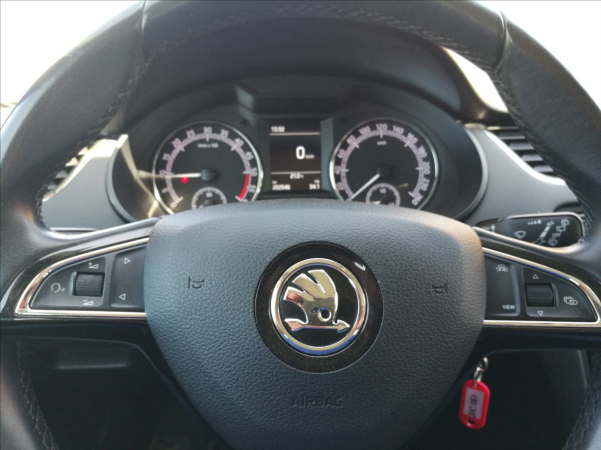 skoda-octavia-1-6-tdi-1-majitel-kombi - 5