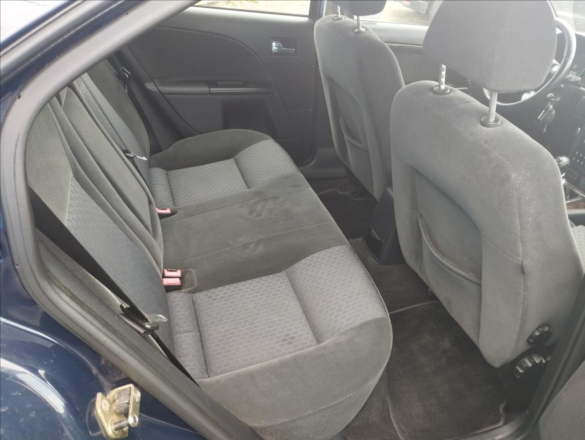ford-mondeo-1-8-ghia - 8
