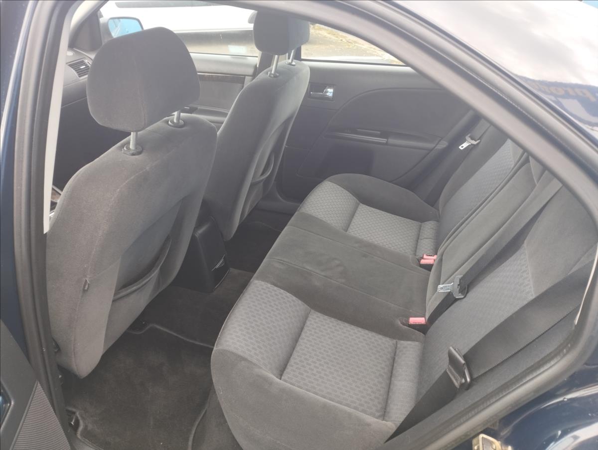 ford-mondeo-1-8-ghia - 9