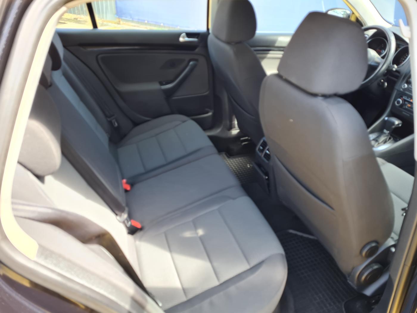volkswagen-golf-1-6-tdi-77kw-dsg - 8