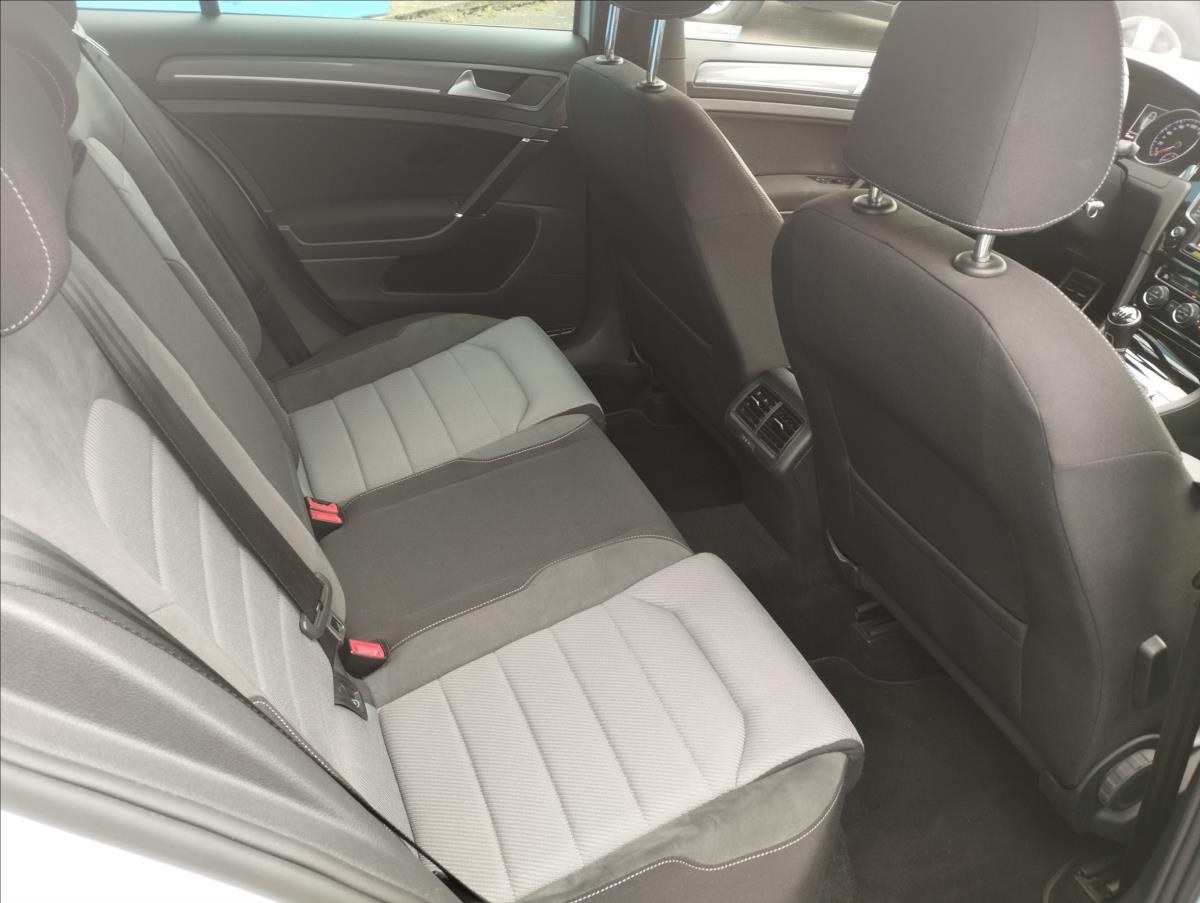 volkswagen-golf-2-0-tdi-110kw-r-line - 8