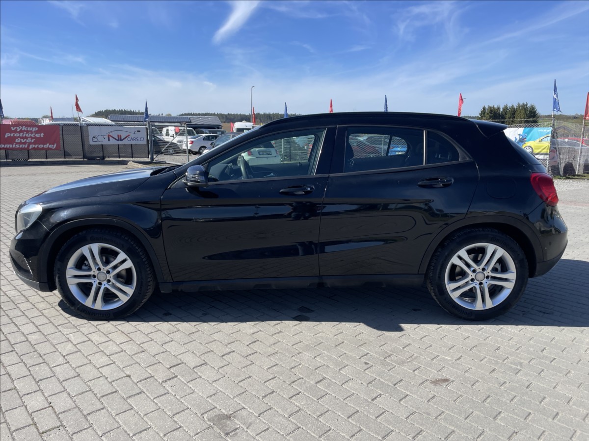 mercedes-benz-gla-2-2-cdi-100kw-bez-koroze-po-stk - 1