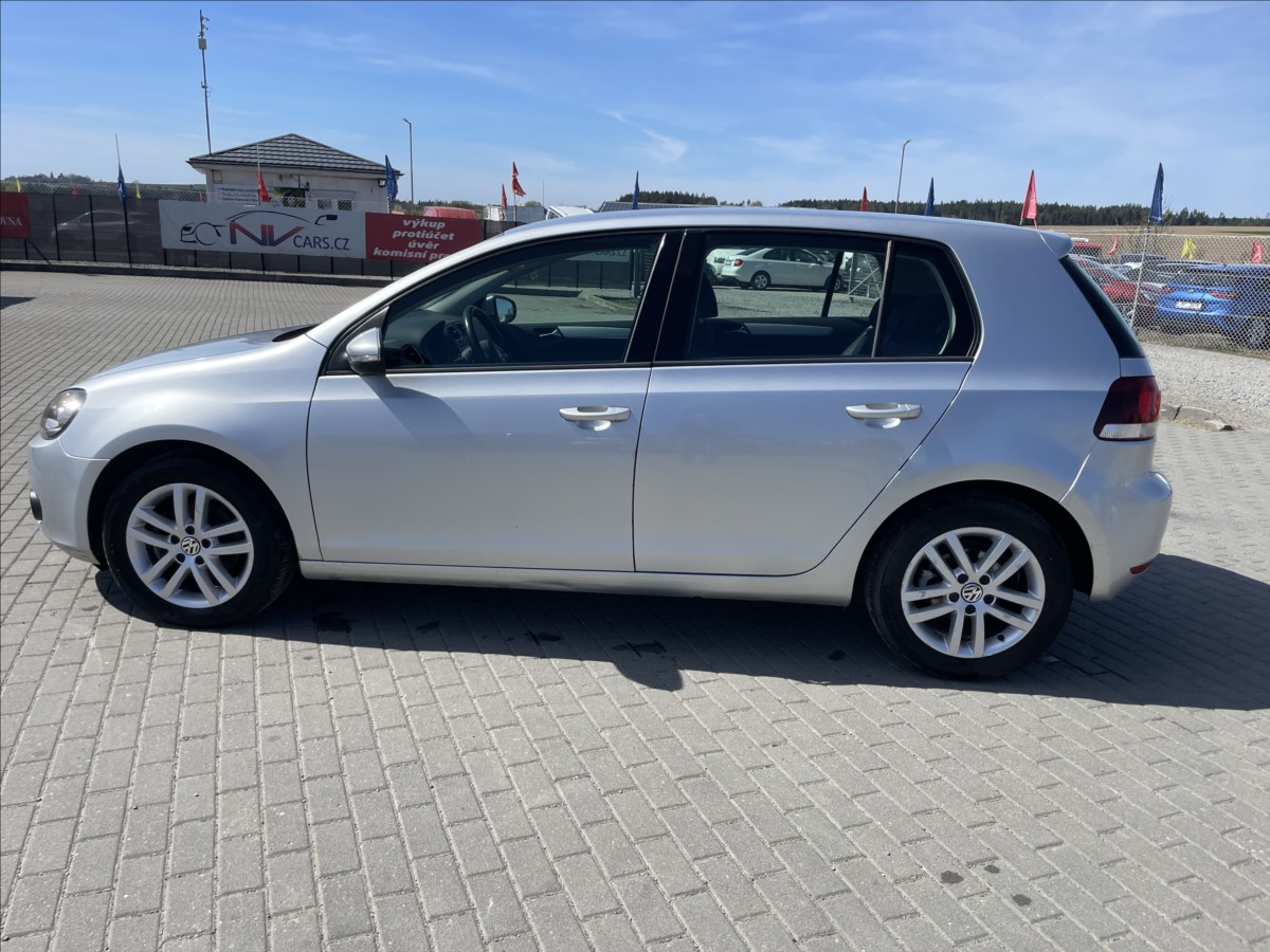 volkswagen-golf-2-0-tdi-140cv-dsg-highline-bez-koroze - 1