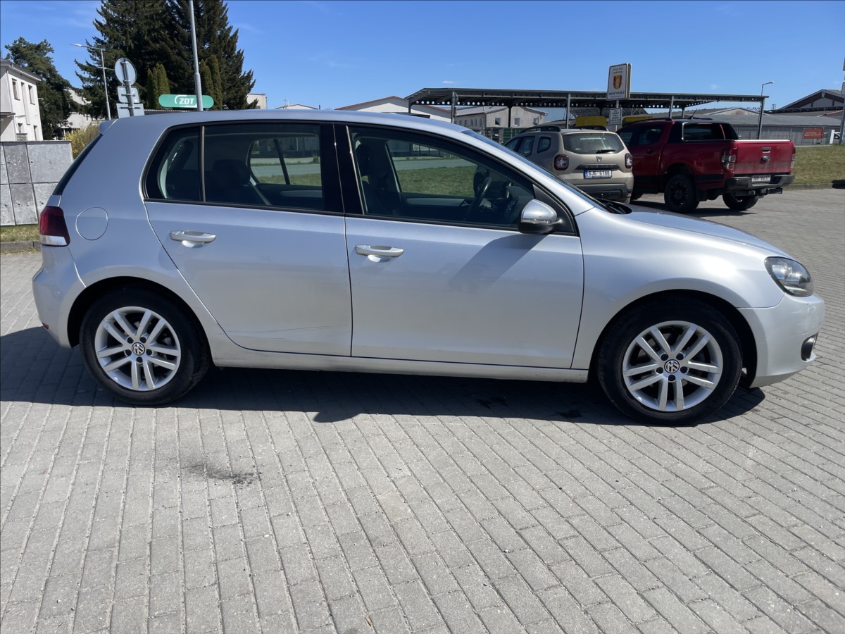 volkswagen-golf-2-0-tdi-140cv-dsg-highline-bez-koroze - 4