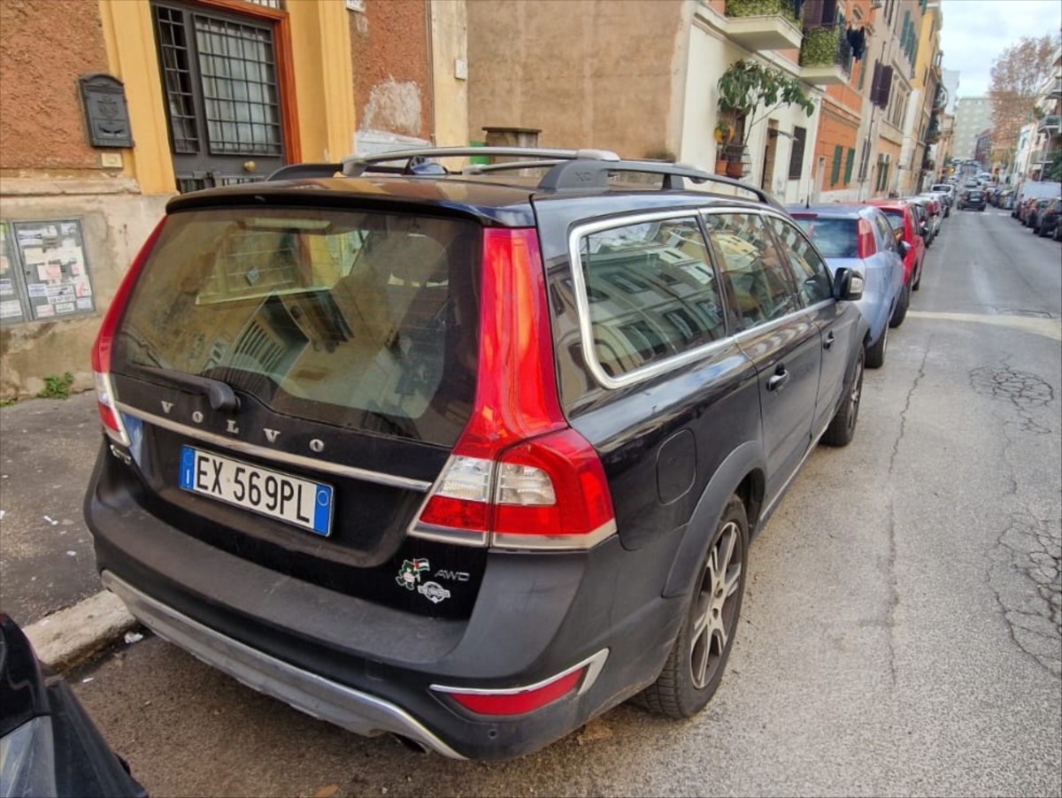 volvo-xc70-2-4-d5-geartronic-summum-awd - 3
