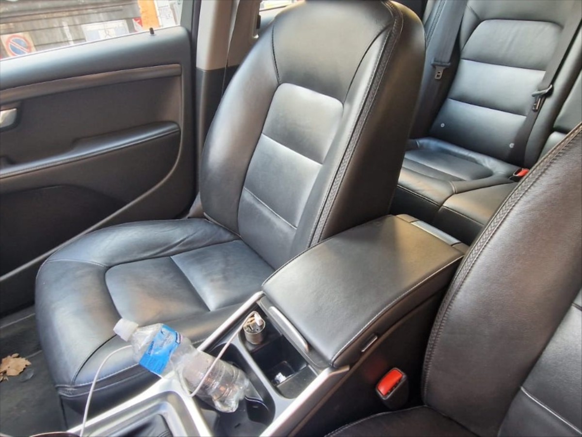 volvo-xc70-2-4-d5-geartronic-summum-awd - 4