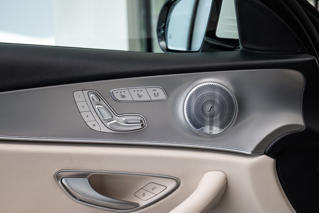mercedes-benz-tridy-e-4matic-burmester-ventilace - 7