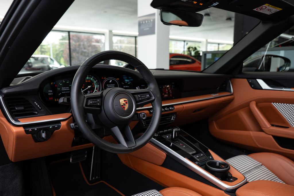 porsche-911-992-targa-4-heritage-design - 4