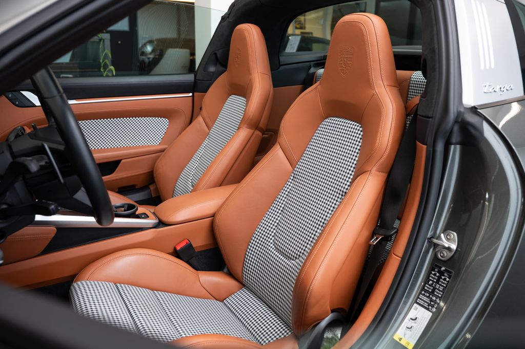 porsche-911-992-targa-4-heritage-design - 7