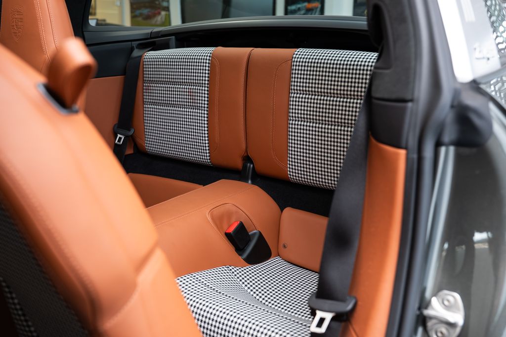 porsche-911-992-targa-4-heritage-design - 9