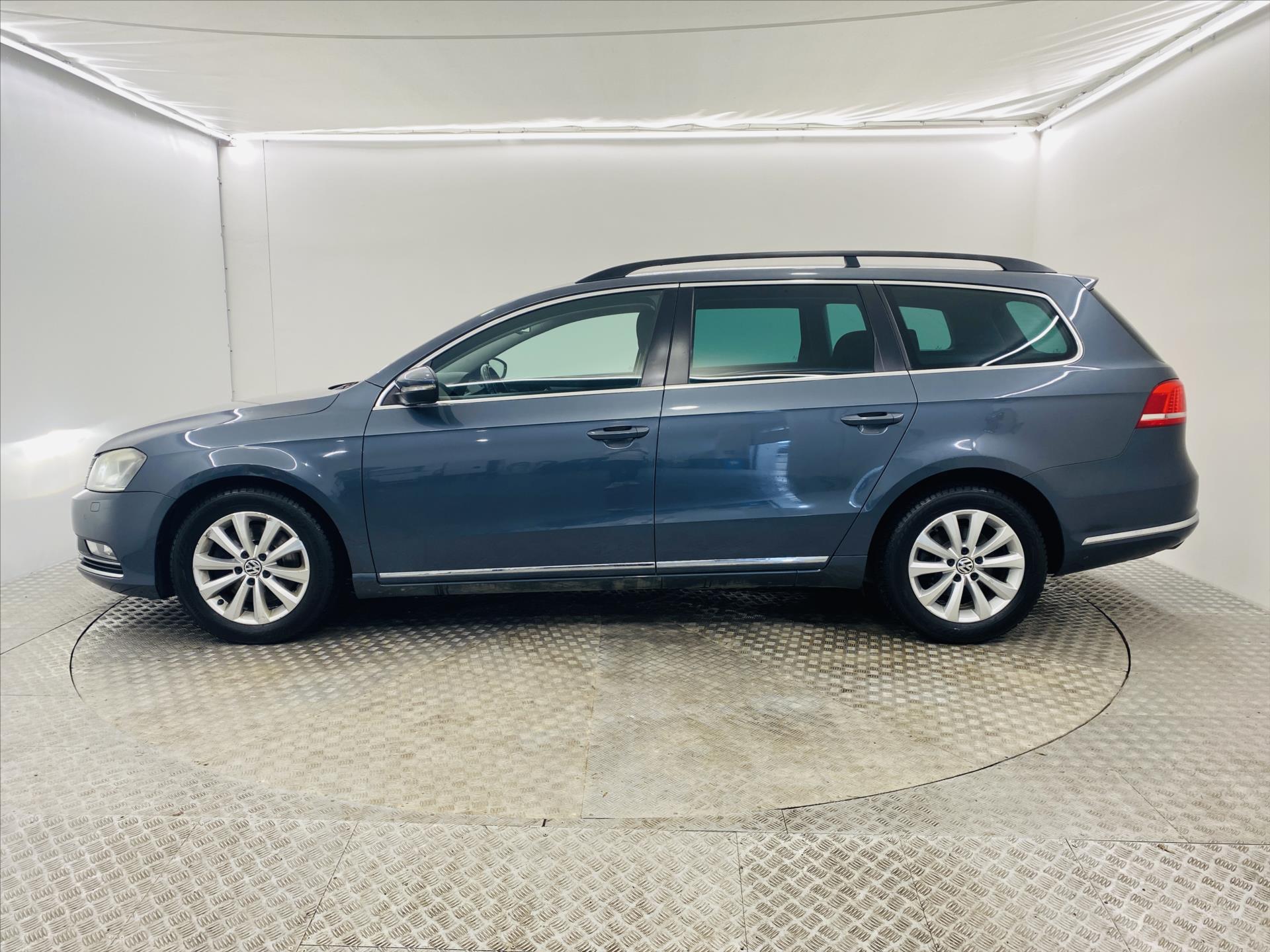 volkswagen-passat-2-0-tdi-dsg-125-kw-4motion - 2