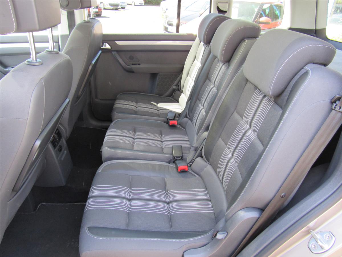 volkswagen-touran-1-4-tsi-103kw-dsg-match - 9