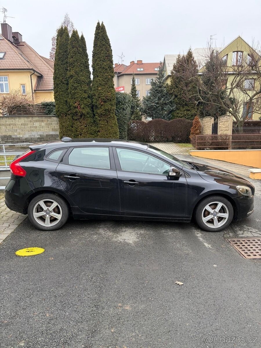 volvo-v40-1-6-prodam - 3
