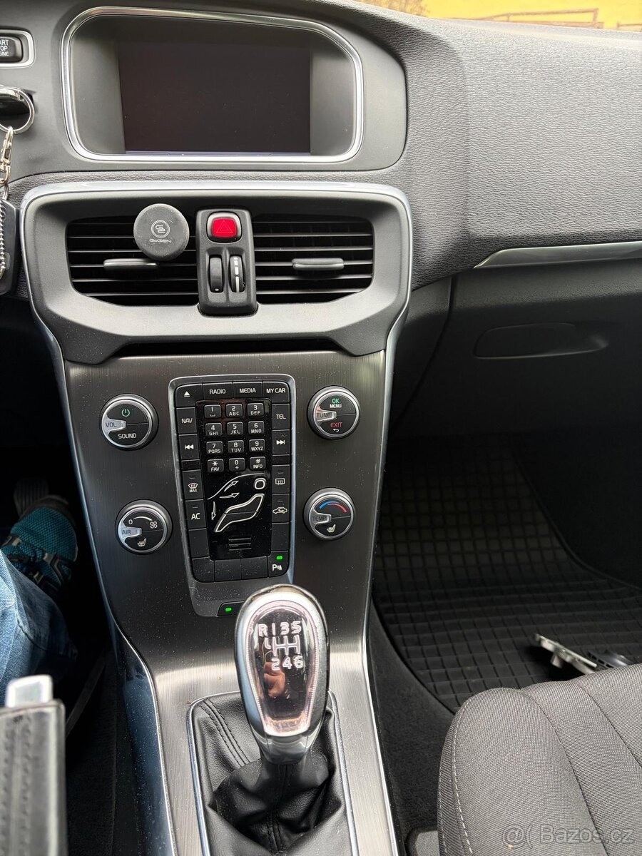 volvo-v40-1-6-prodam - 9