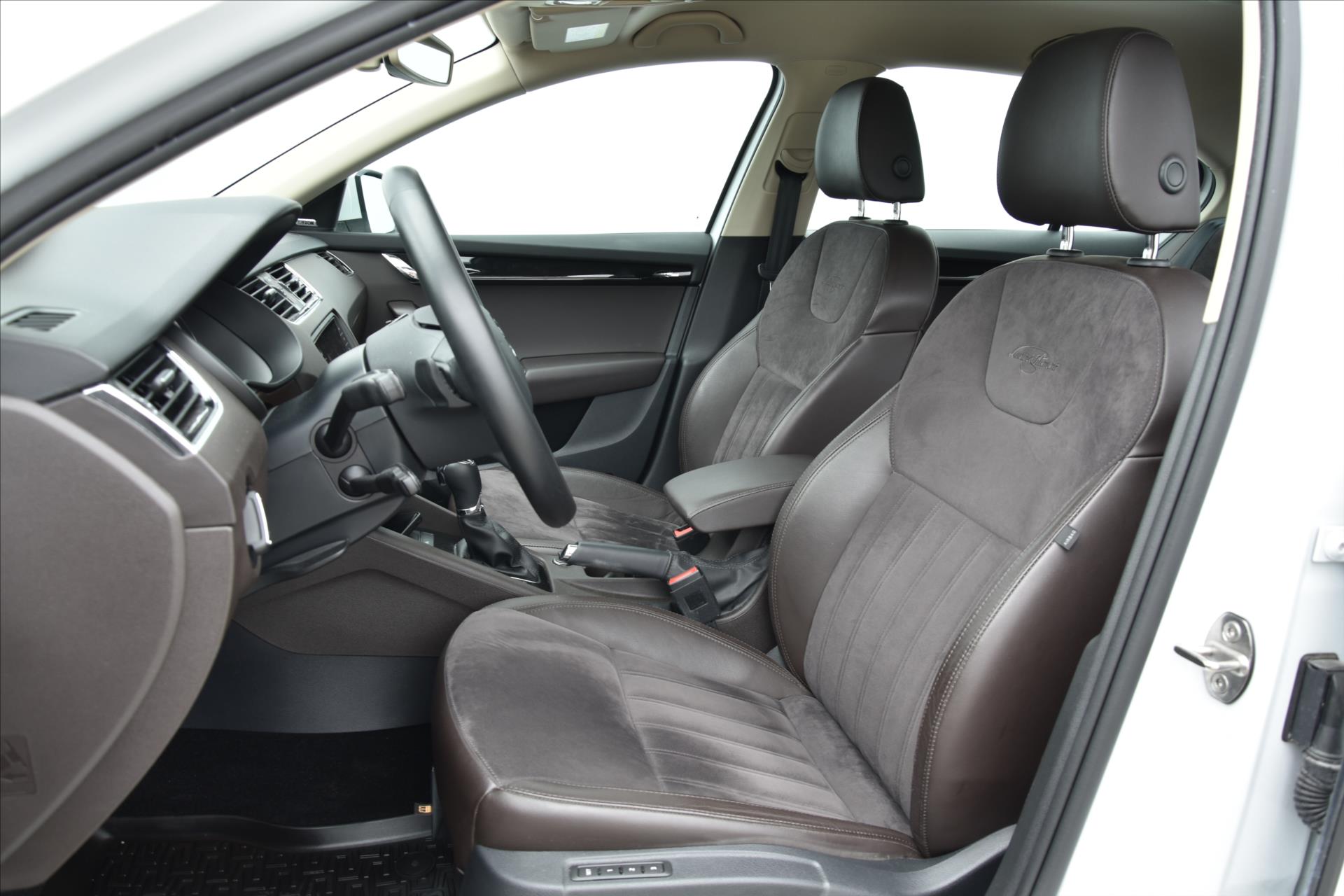skoda-octavia-1-4-tsi-110kw-dsg-l-k-navi-cr - 9