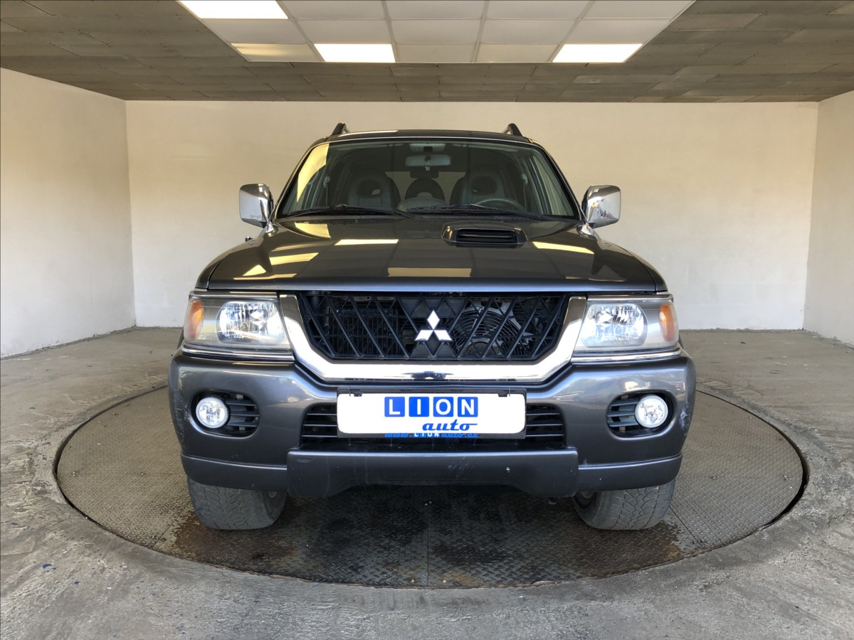 mitsubishi-pajero-2-5-td - 1