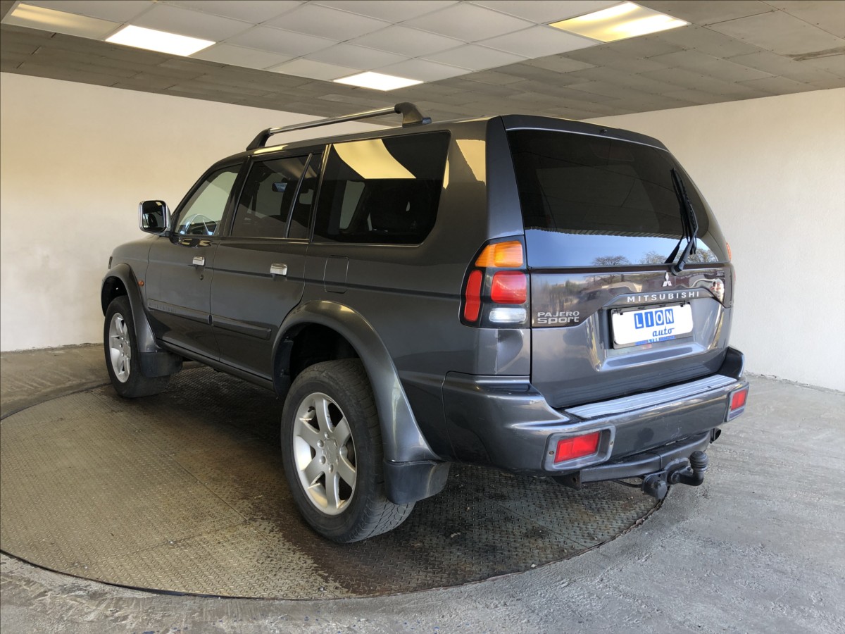 mitsubishi-pajero-2-5-td - 4