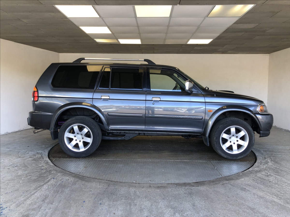 mitsubishi-pajero-2-5-td - 7