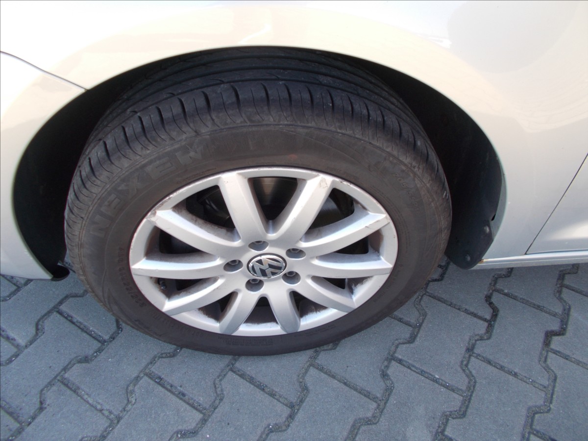 volkswagen-touran-1-9-tdi-webasto-navigace-tz - 5