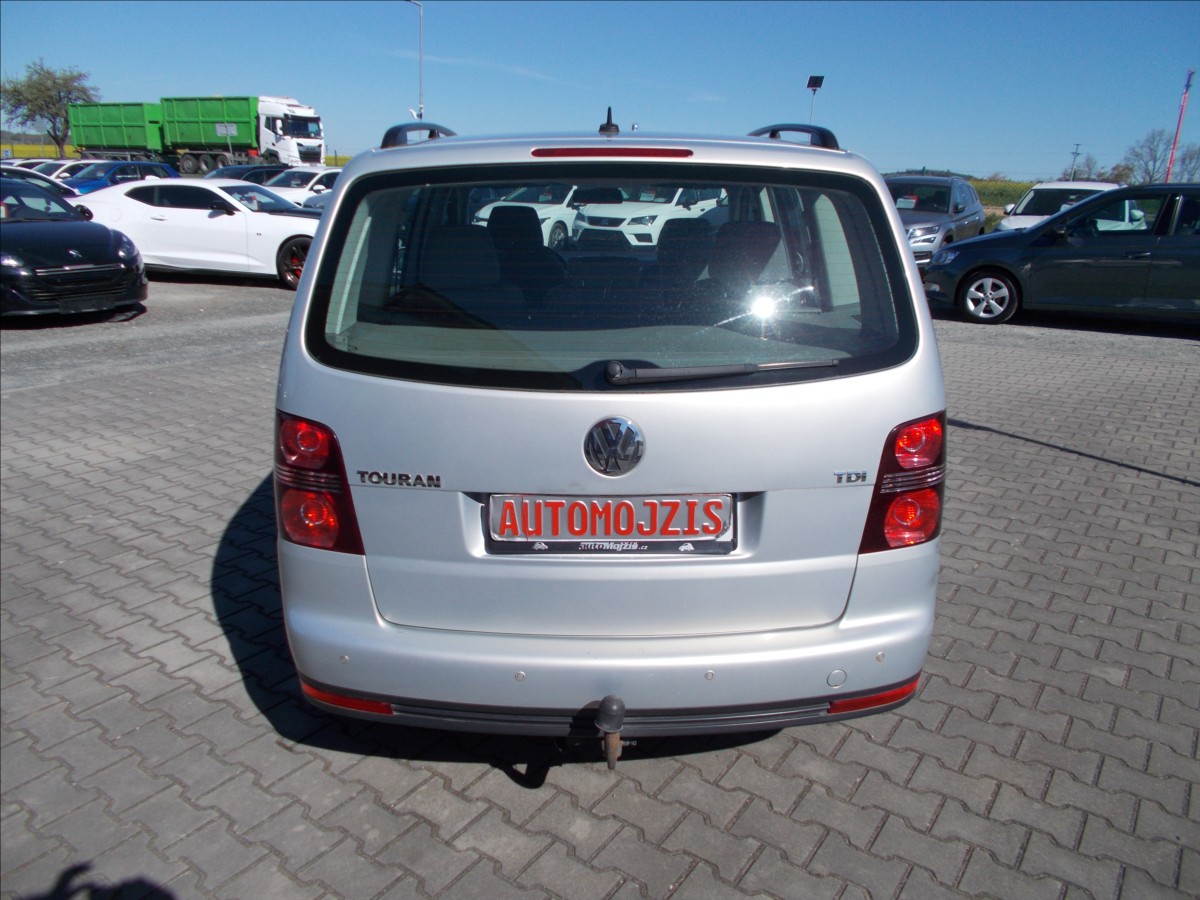 volkswagen-touran-1-9-tdi-webasto-navigace-tz - 9