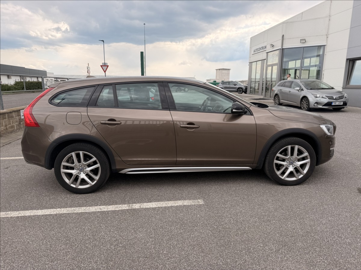 volvo-v60-2-0-t5-awd-momentum - 6