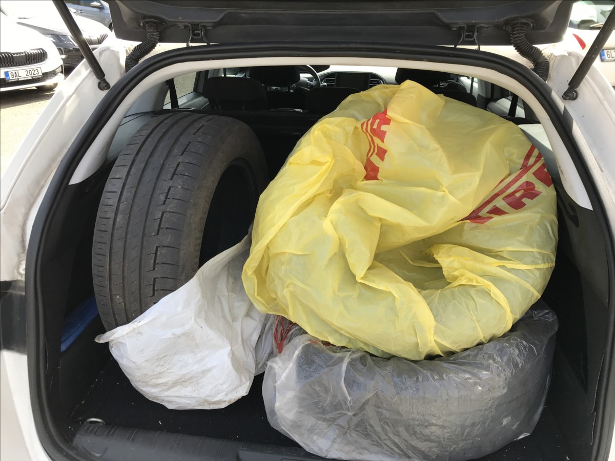 peugeot-308-1-2-pt-combi-81kw - 7