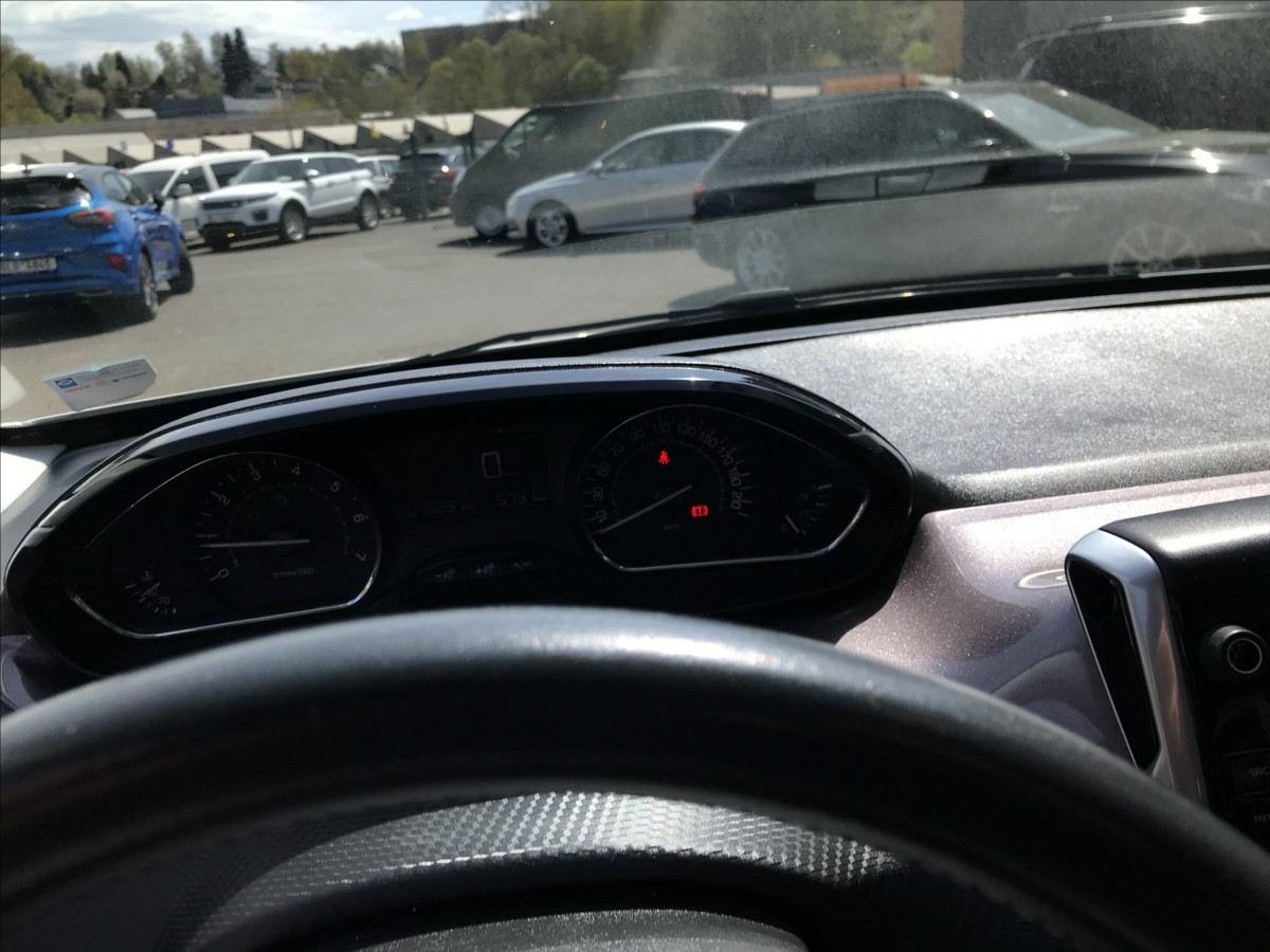 peugeot-2008-1-2-pt-60kw - 9