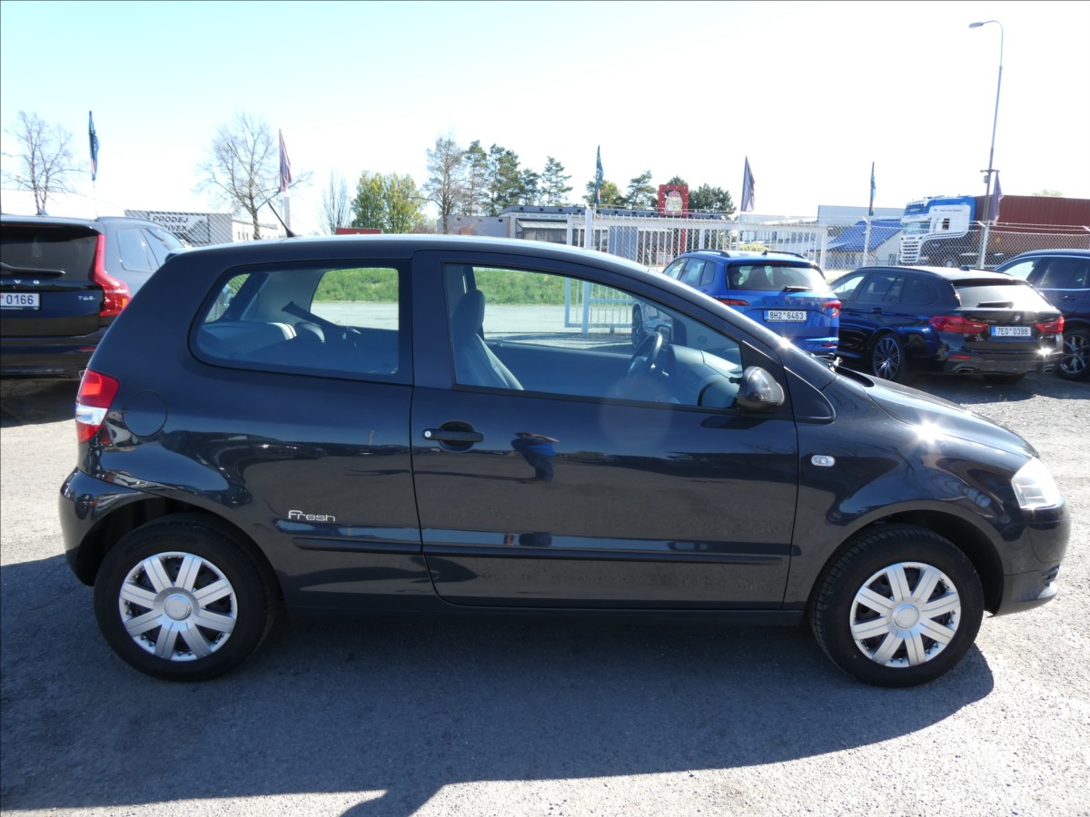 volkswagen-fox-1-2-htp-2xkola-serviska-2-majitel - 1