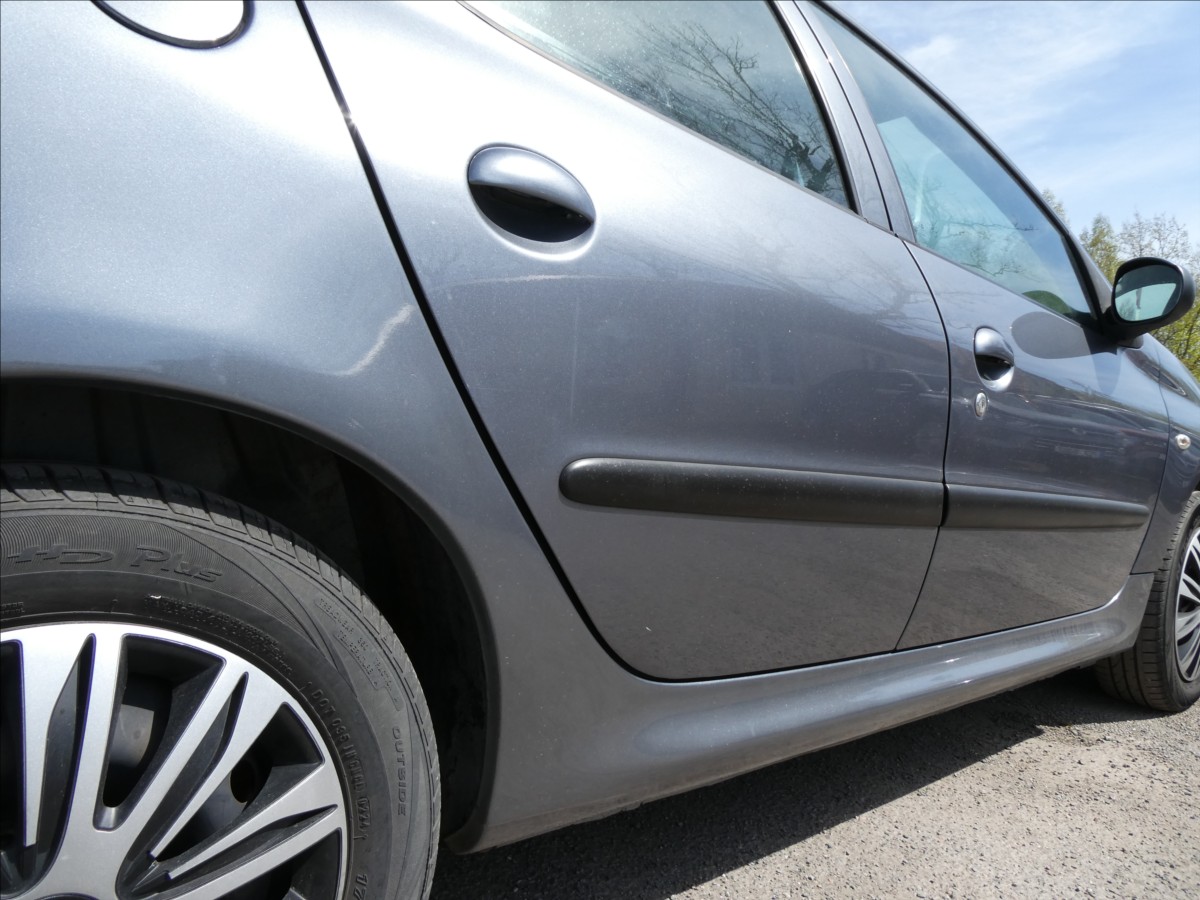 peugeot-206-1-4-i-54kw-klima-2x-kola - 8