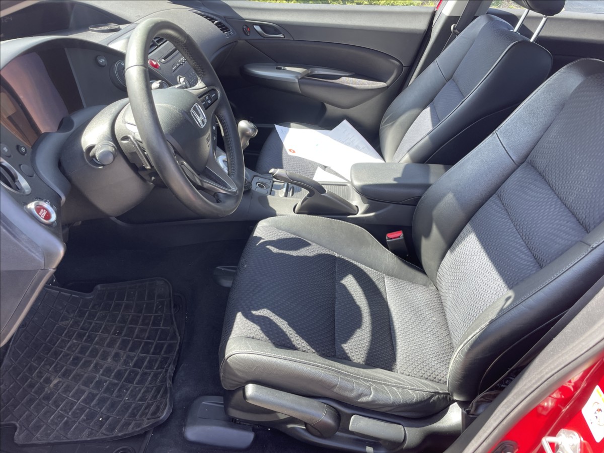 honda-civic-1-4-i-vtec-automat-klima-po-stk - 6