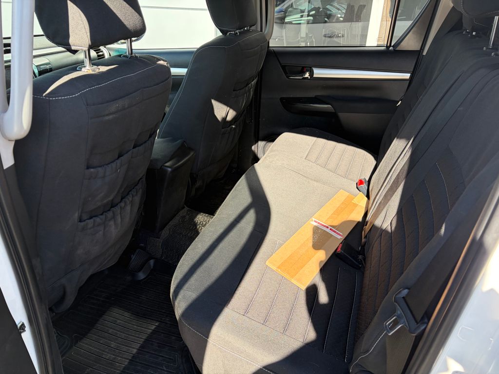 toyota-hilux-active-2-4l-diesel-6m-t-4x4 - 4