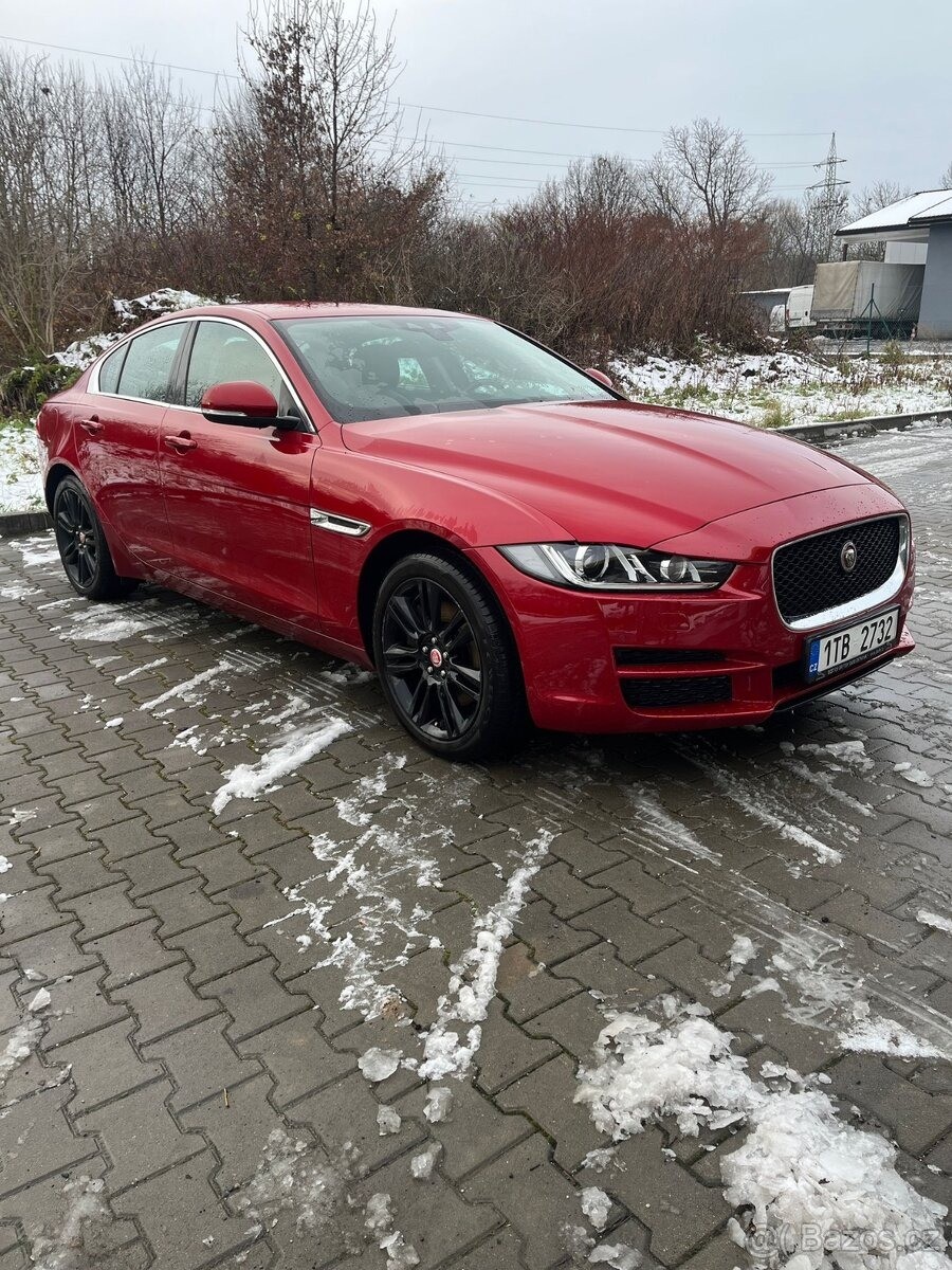 Jaguar XE 