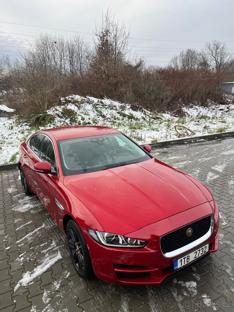 jaguar-xe - 1
