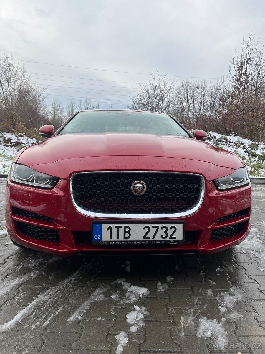 jaguar-xe - 3