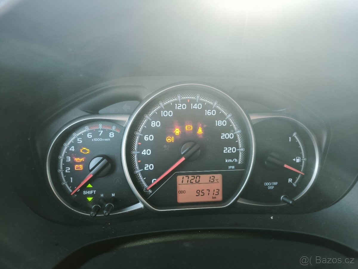 toyota-yaris-1-4 - 5