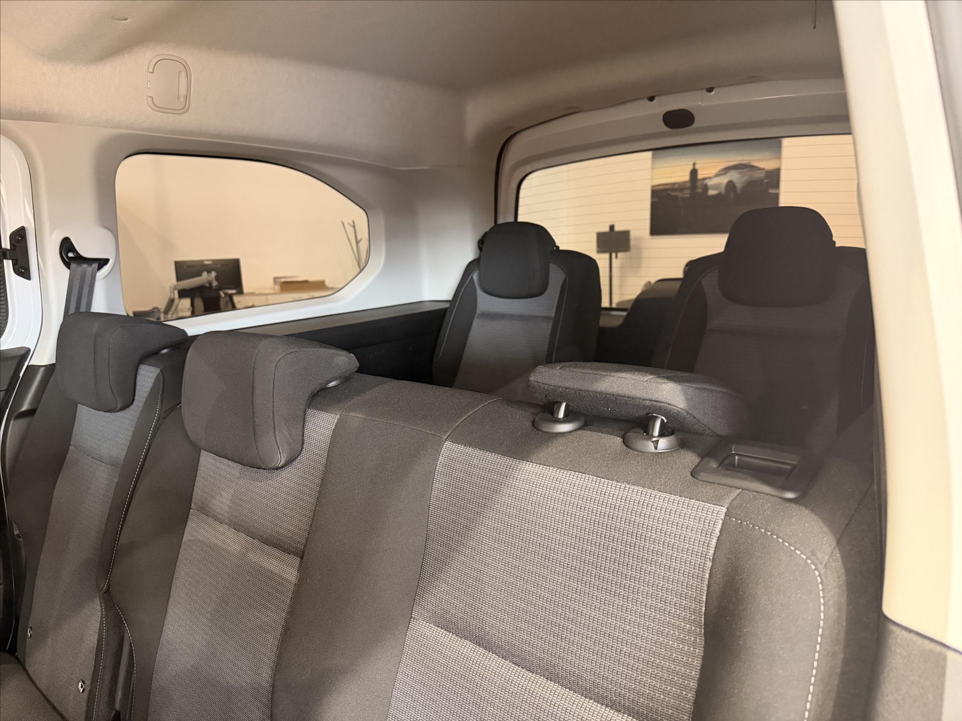 toyota-proace-1-5-business-7s-1-5-diesel-130hp-lwb - 7