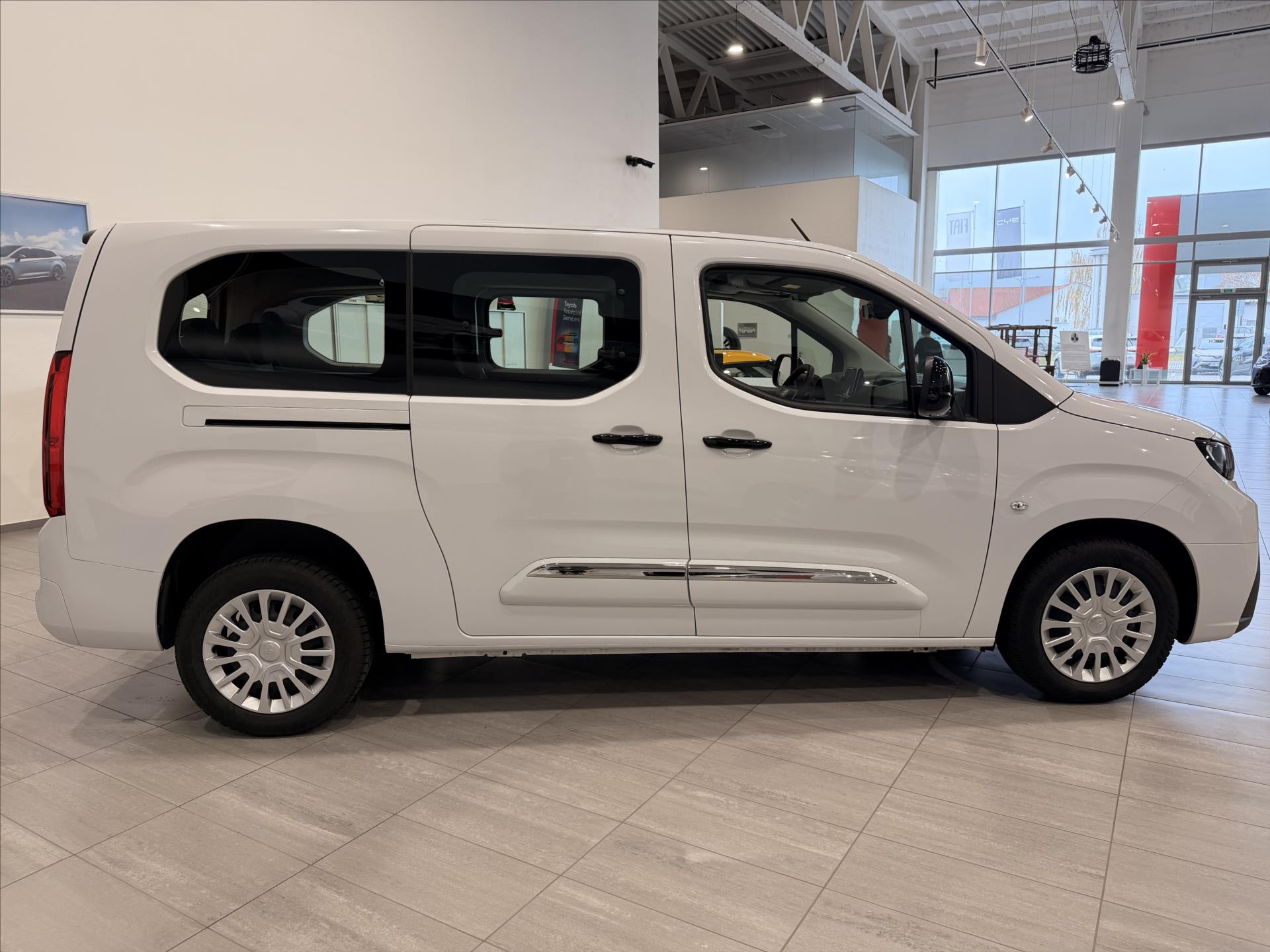 toyota-proace-1-5-business-7s-1-5-diesel-130hp-lwb - 9