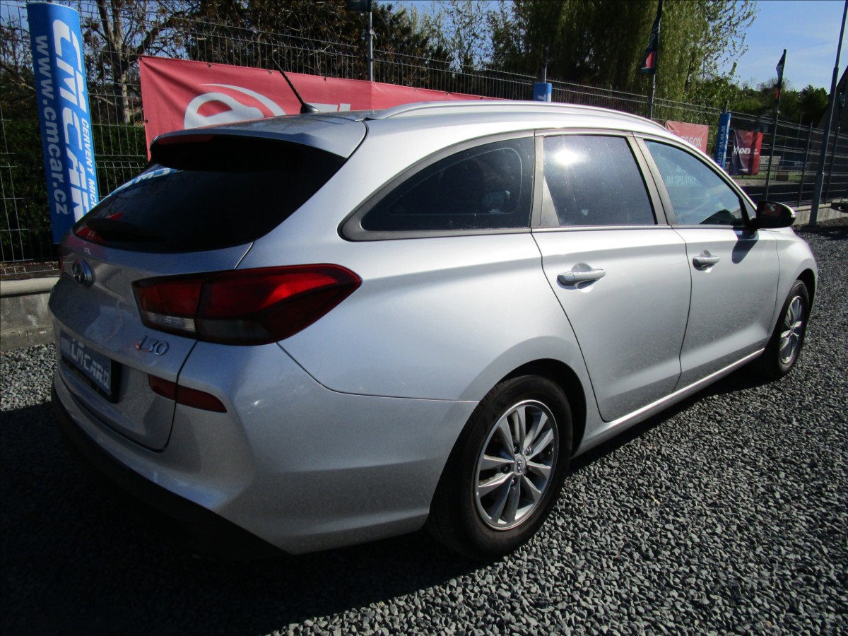 hyundai-i30-combi-1-6crdi-comfort - 3