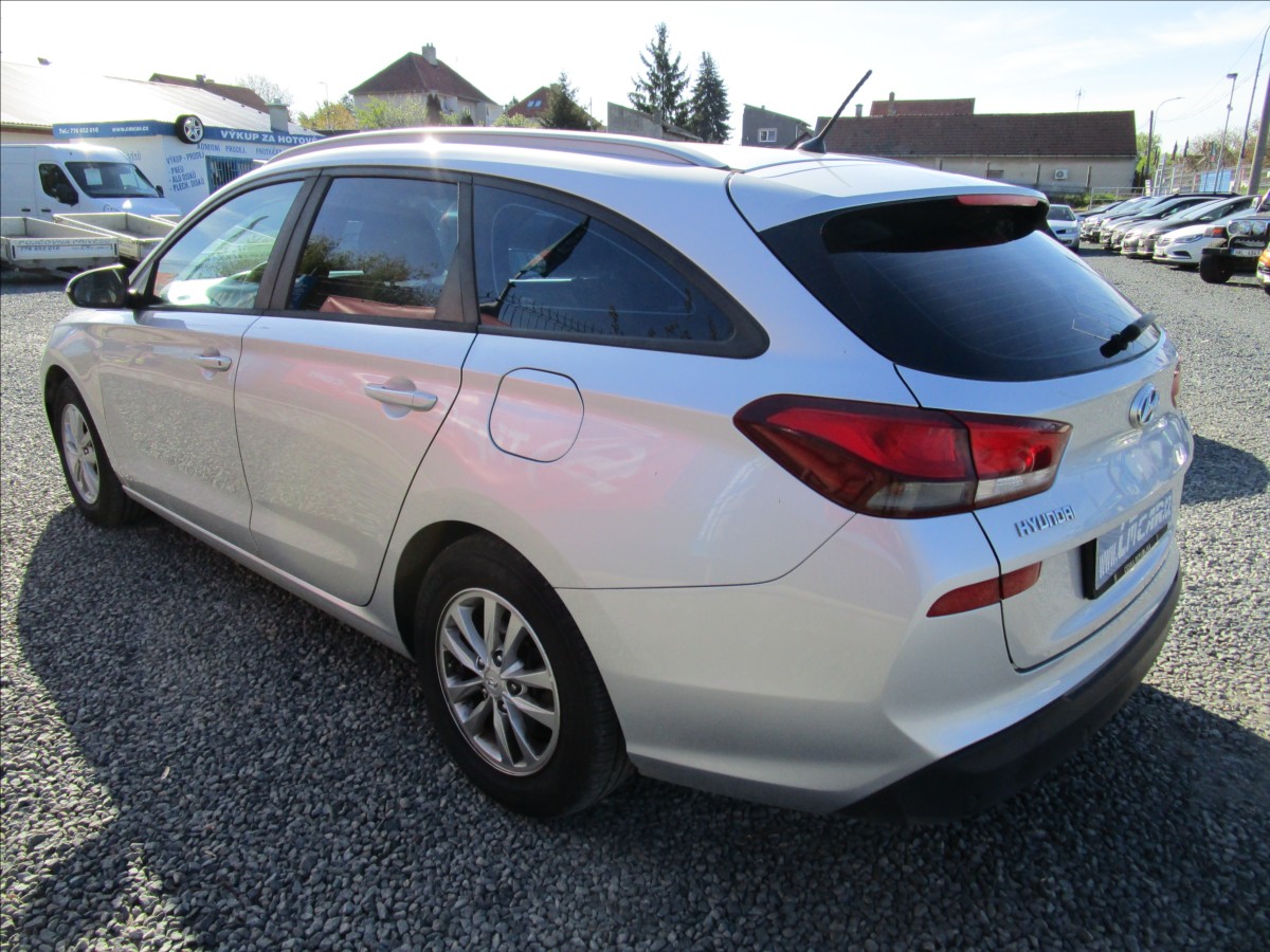 hyundai-i30-combi-1-6crdi-comfort - 5