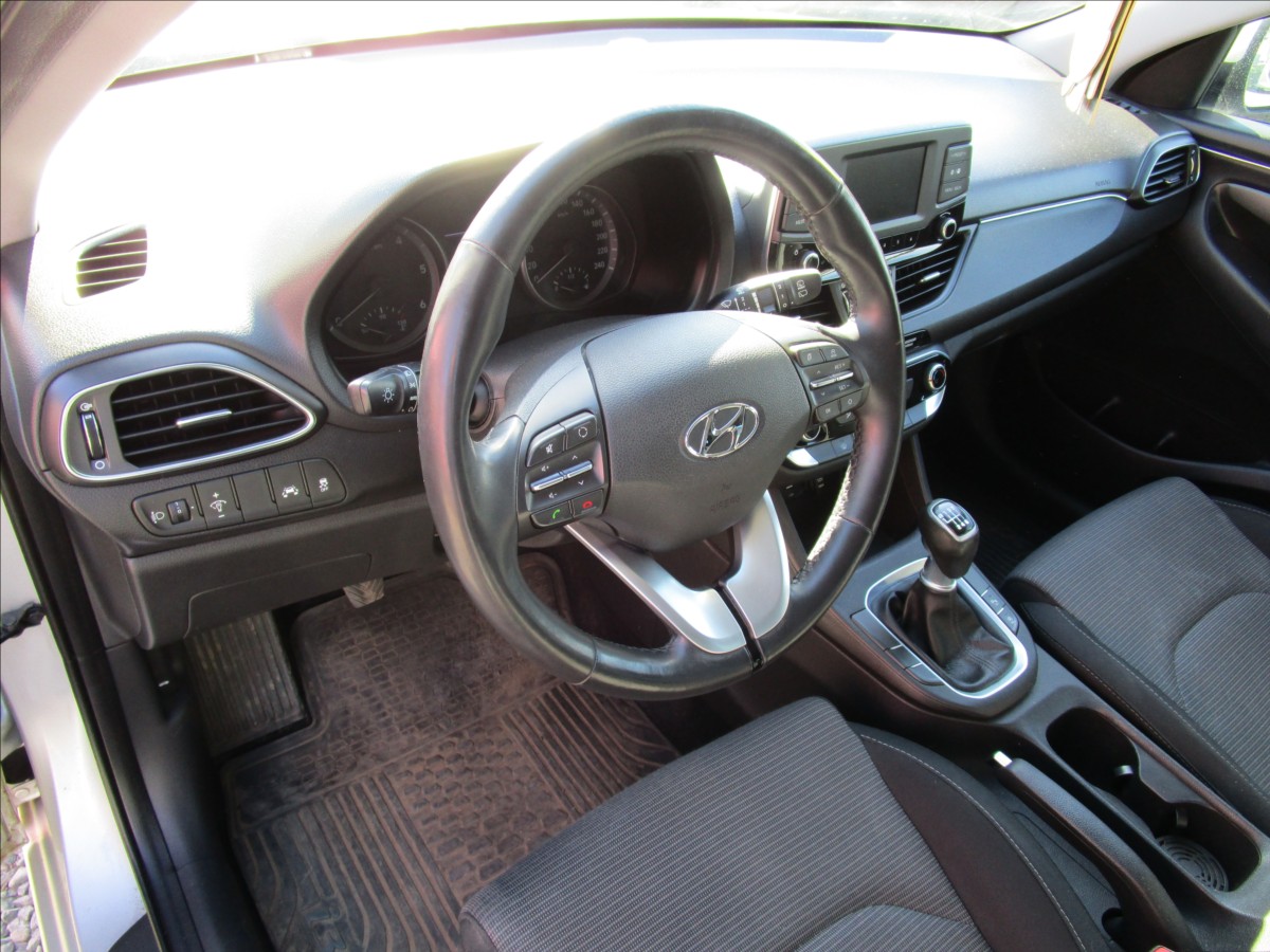 hyundai-i30-combi-1-6crdi-comfort - 9
