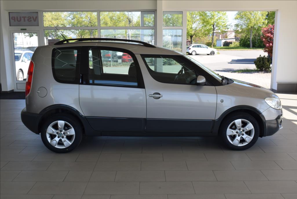 skoda-roomster-1-2-tsi-1-maj-scout-digiklima - 3
