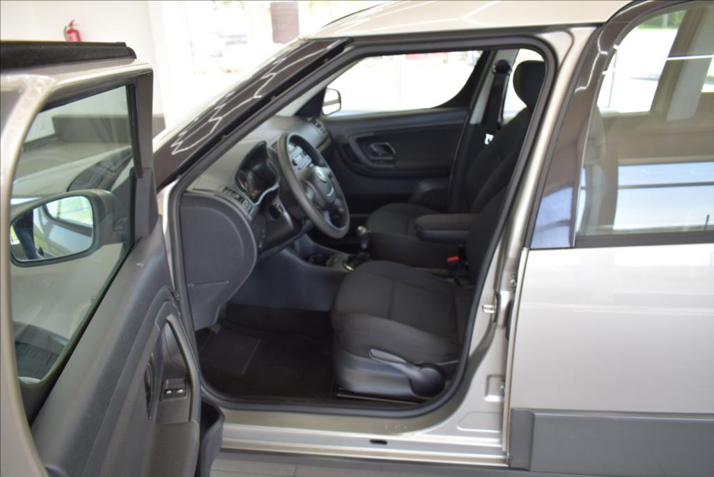 skoda-roomster-1-2-tsi-1-maj-scout-digiklima - 9