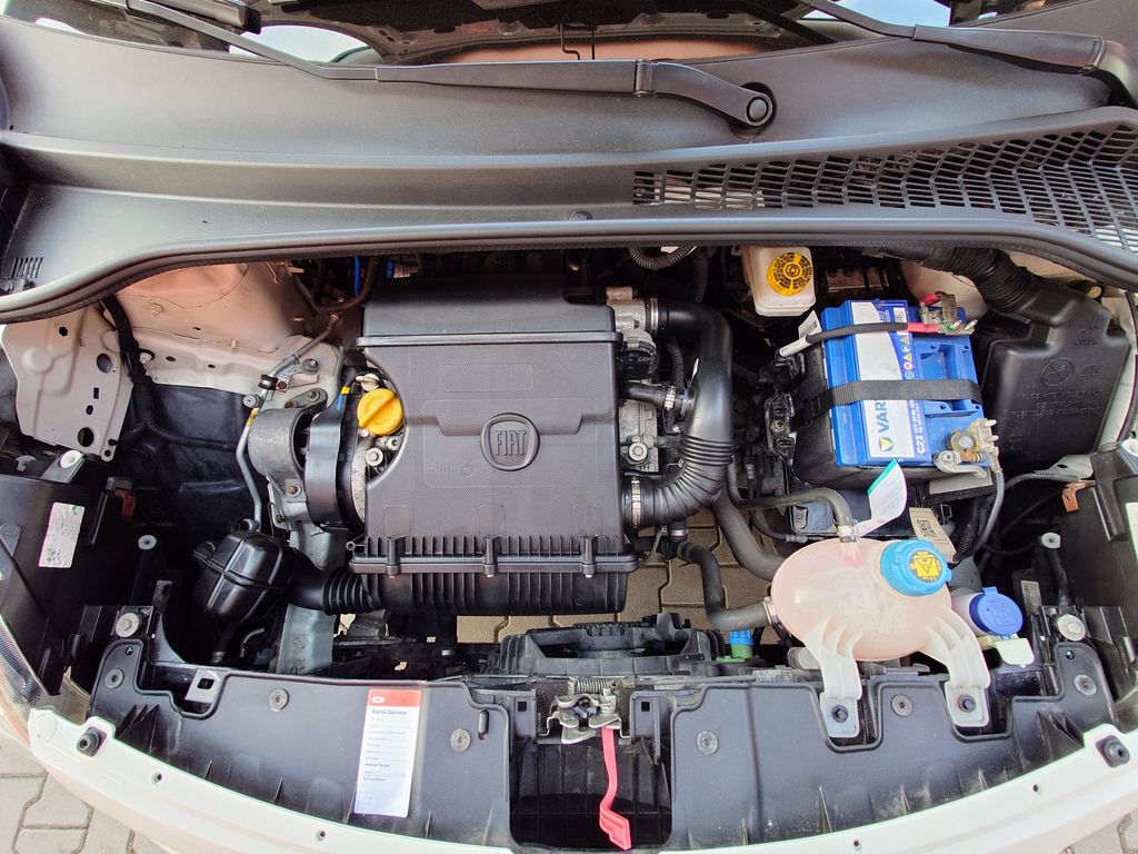 fiat-500l-1-4-trekking-70-kw - 8