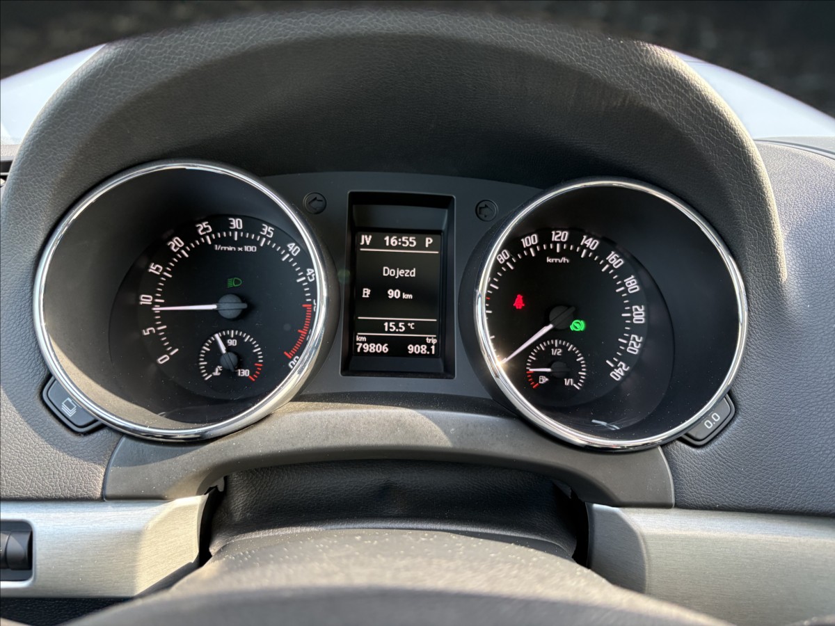 skoda-yeti-2-0-tdi-103-kw-dsg-4x4-elegance - 9