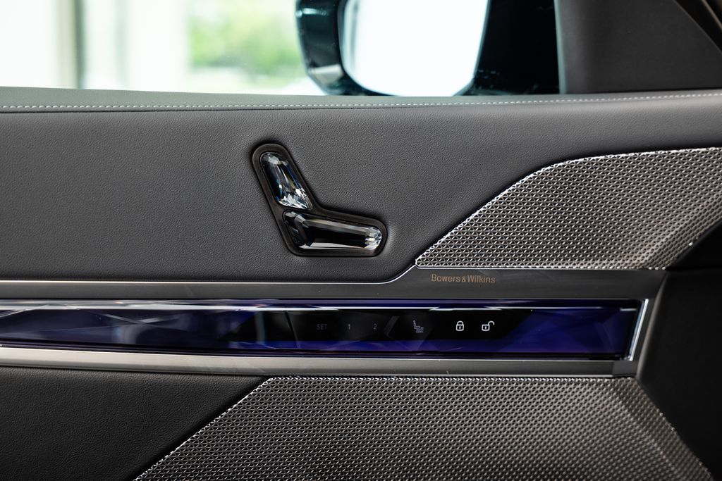 bmw-rada-7-d-xdrive-m-sport-pro-b-o-360 - 9