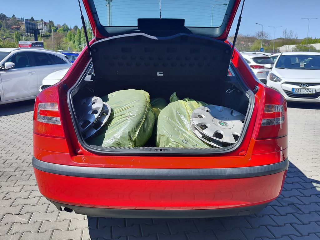 skoda-octavia-1-6i-75kw-elegance - 8