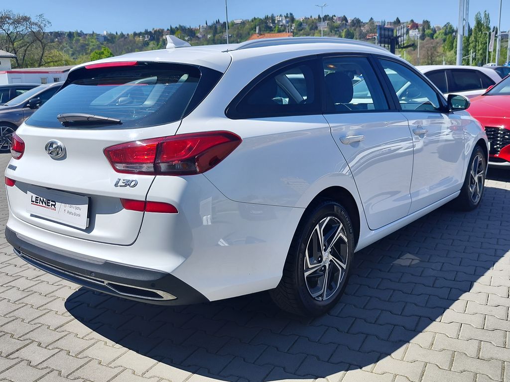 hyundai-i30-1-6-crdi-85kw-komfort - 4
