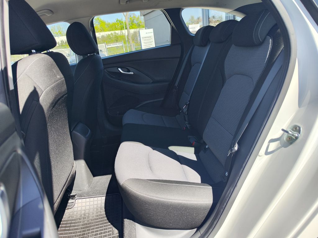 hyundai-i30-1-6-crdi-85kw-komfort - 9