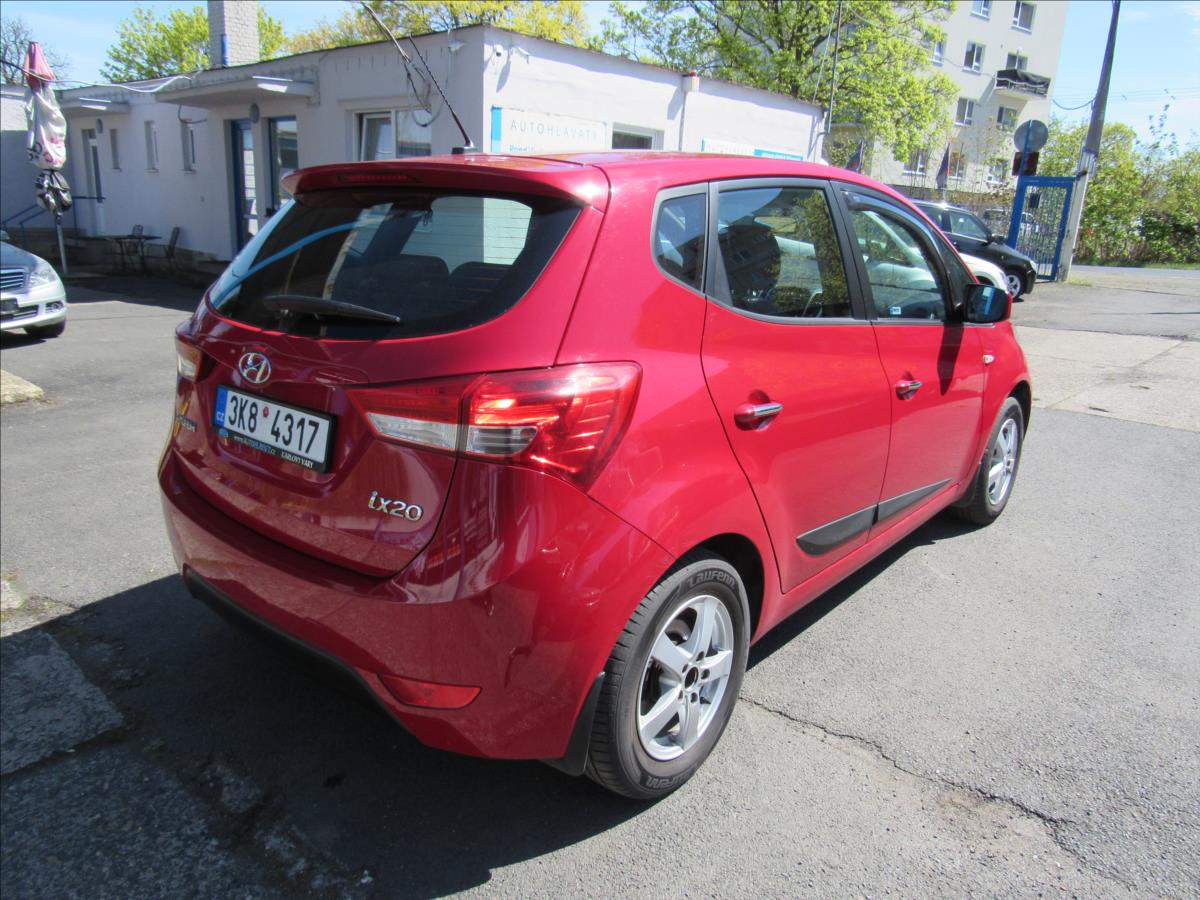 hyundai-ix20-1-6-i-comfort-1-majitel-nove-v-cechach - 5